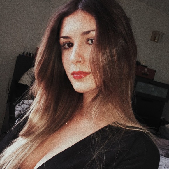 Meet your Posher, Becca - Picture 1 of 1